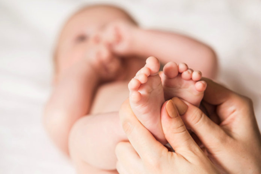 Camminata bambino intrarotazione
