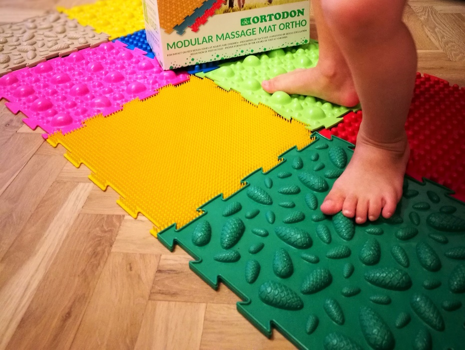 Camminata in intrarotazione del bambino
